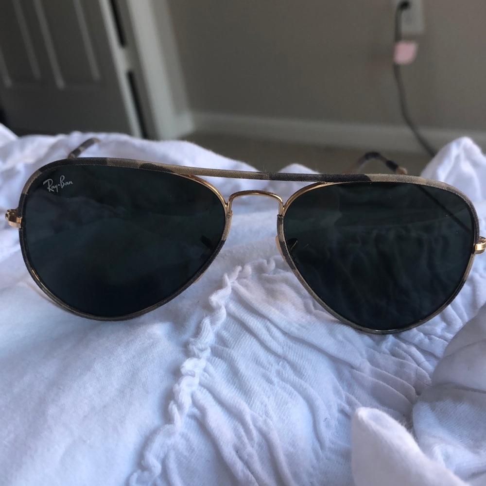 Grey camo raybans aviators